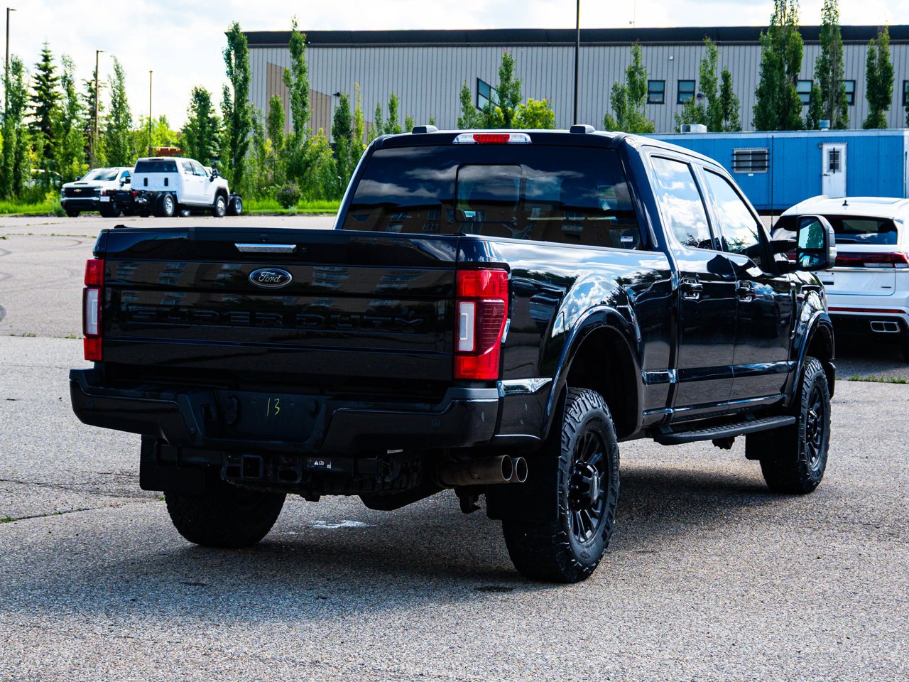 2022 Ford Super Duty F-350 SRW LARIAT 4WD Crew Cab 6.75' Box Black Sherwood Park - photo #12