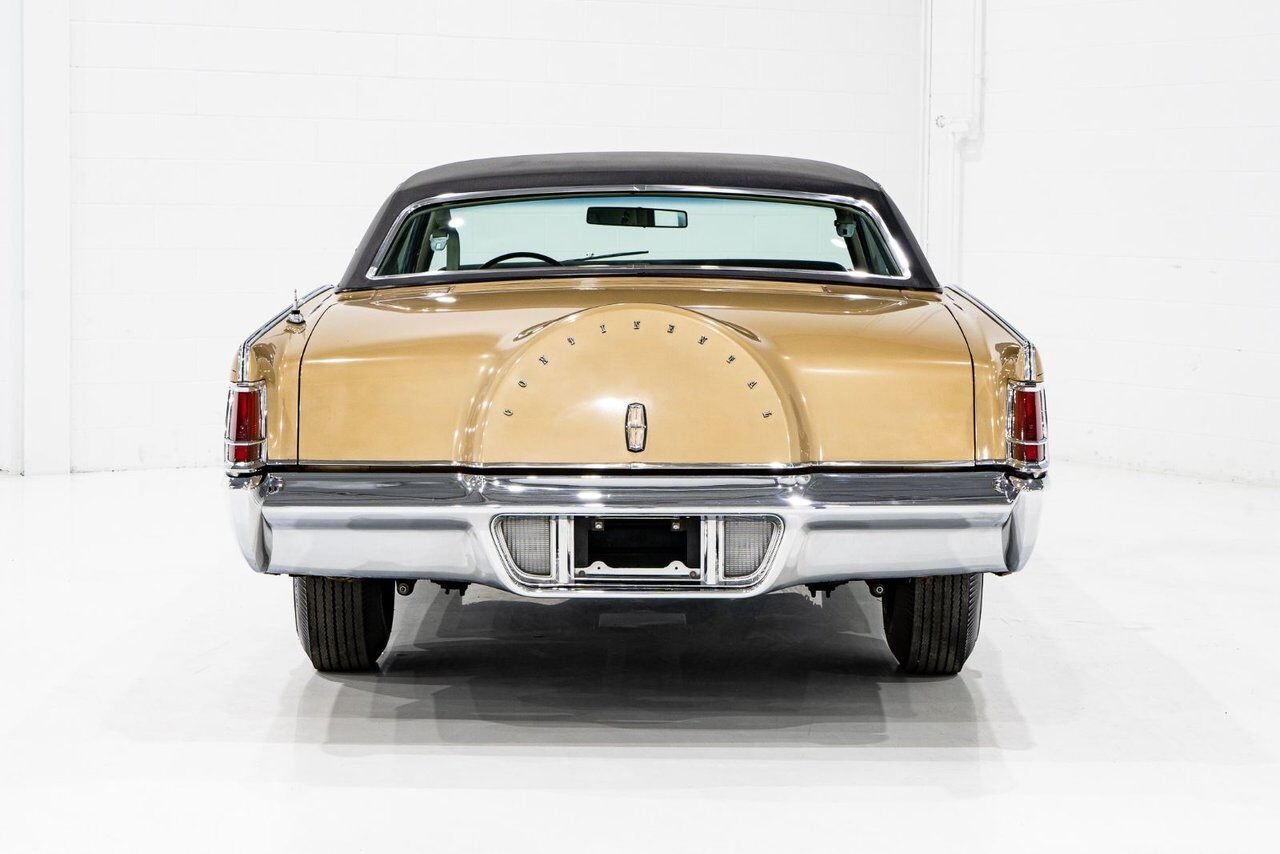 Lincoln Continental Only 687 miles from new. Unrestored example **PRICE IN USD** 1969 Or Montréal - photo #1