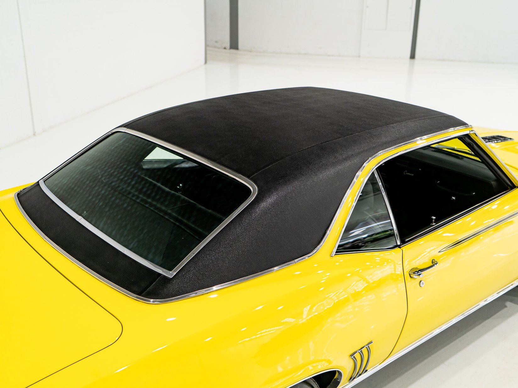 1969 Chevrolet Camaro SS **PRIX EN USD** With factory A/C Yellow Montreal - photo #33