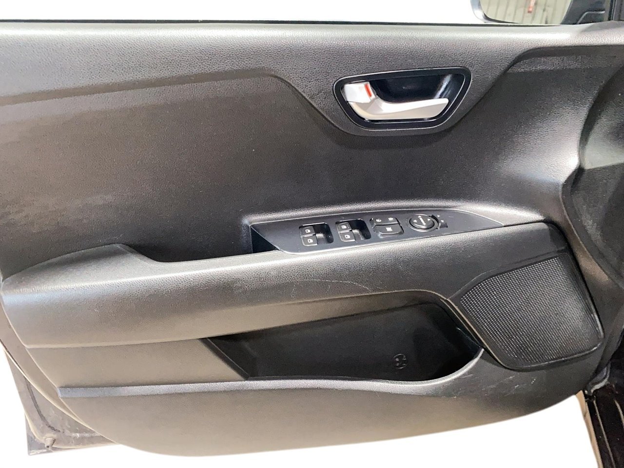 Kia Rio 5-door NIV 3KPA25AB6JE039972 2018 Noir Chicoutimi - photo #10
