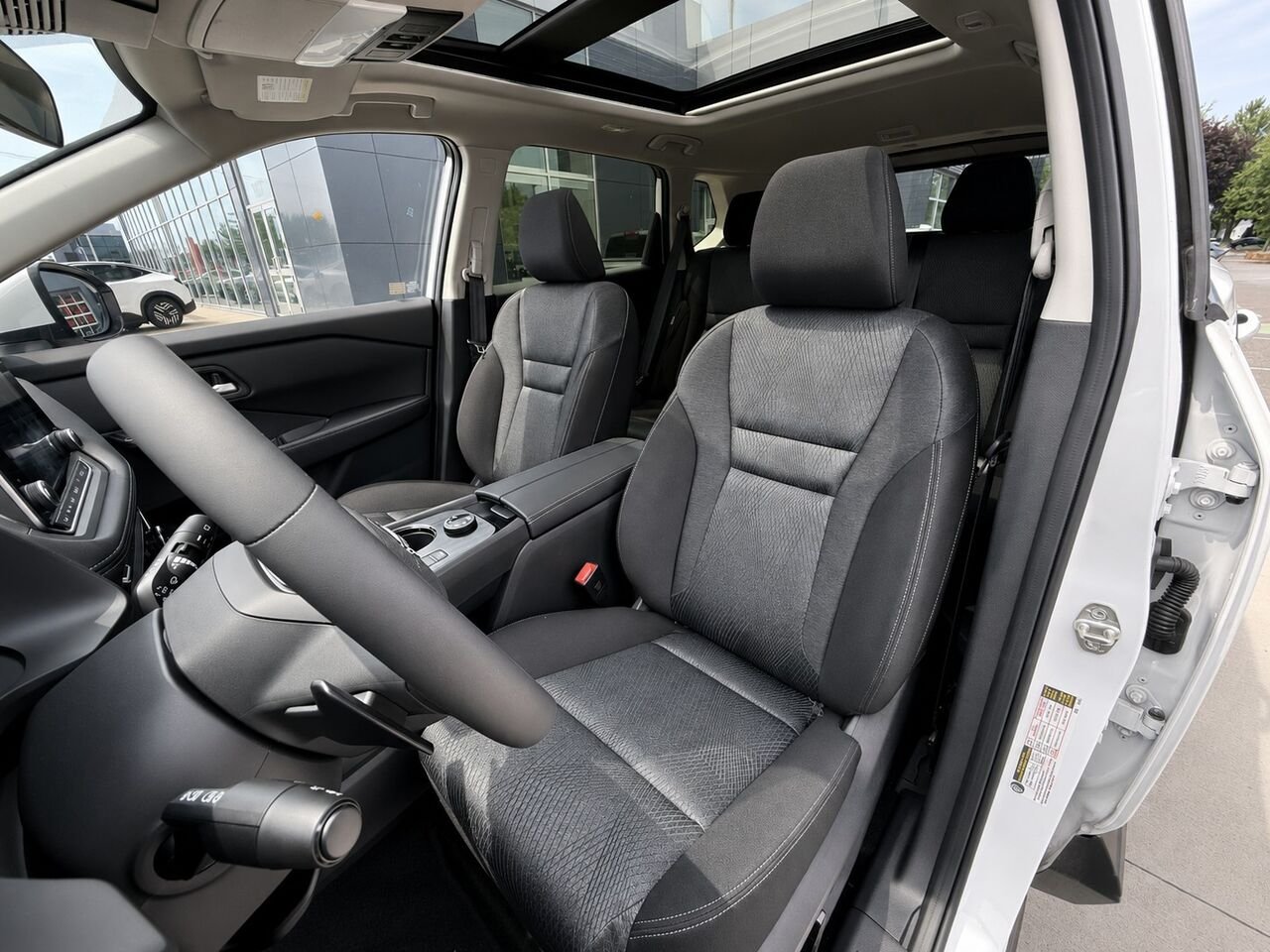 NISSAN Rogue ROGUE SV TOIT OUVRANT 2026 Blanc Everest nacré triple couche Châteauguay - photo #13