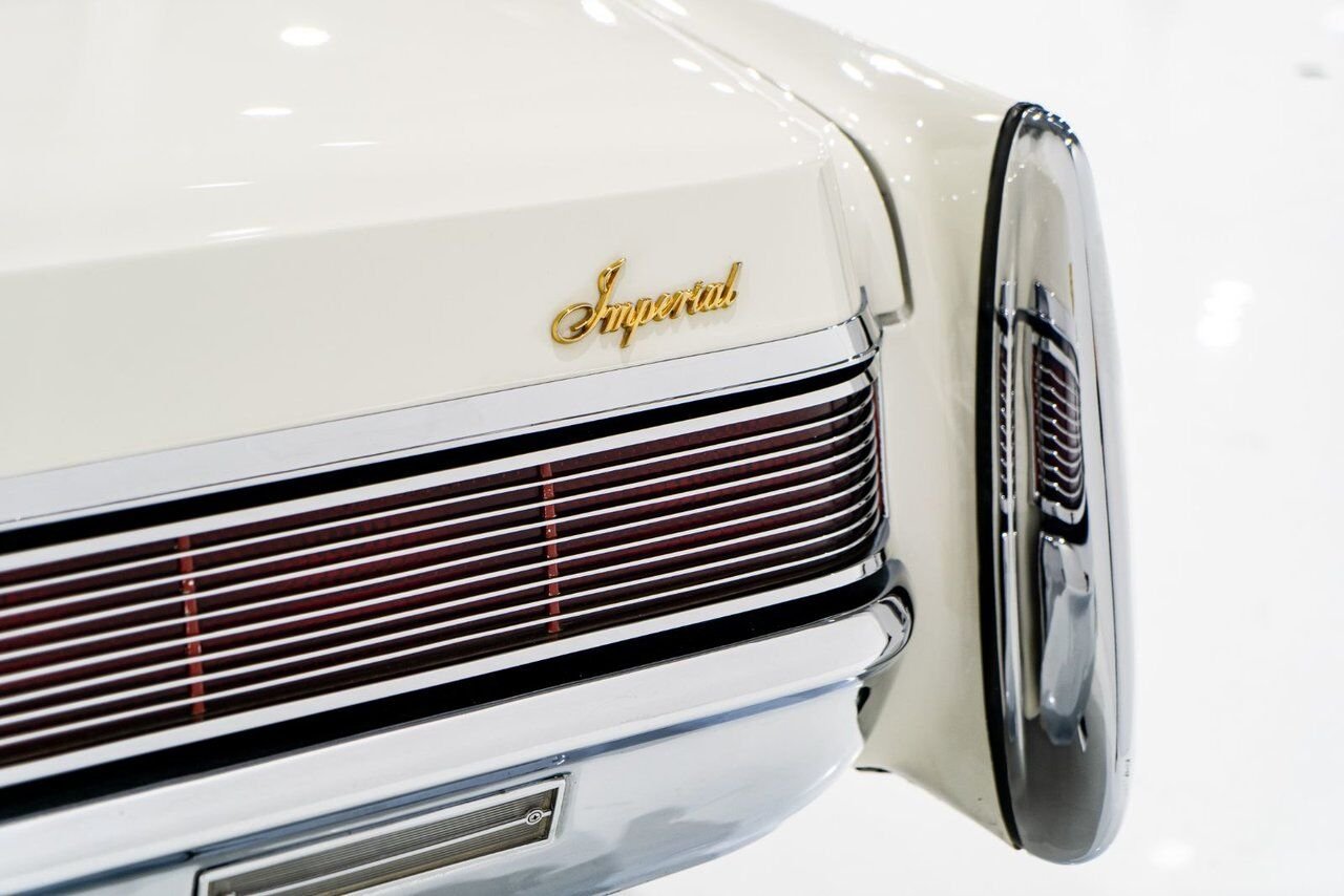 Chrysler IMPERIAL Unrestored with only 31,056 original miles **PRICE IN USD** 1968 Blanc Montréal - photo #34