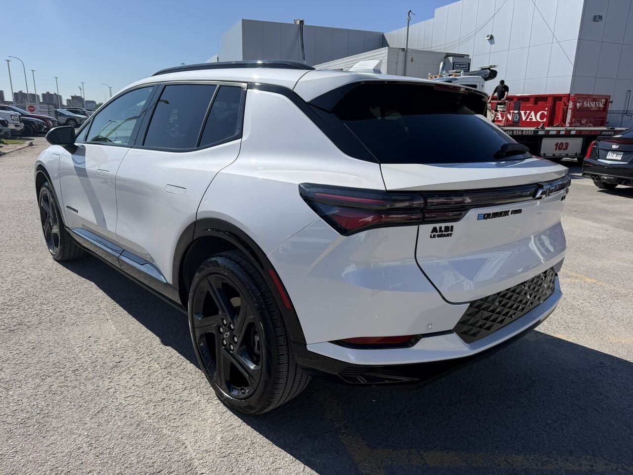 2025 Chevrolet Equinox EV 2RS AWD TOIT PANORAMIQUE White Laval - photo #10