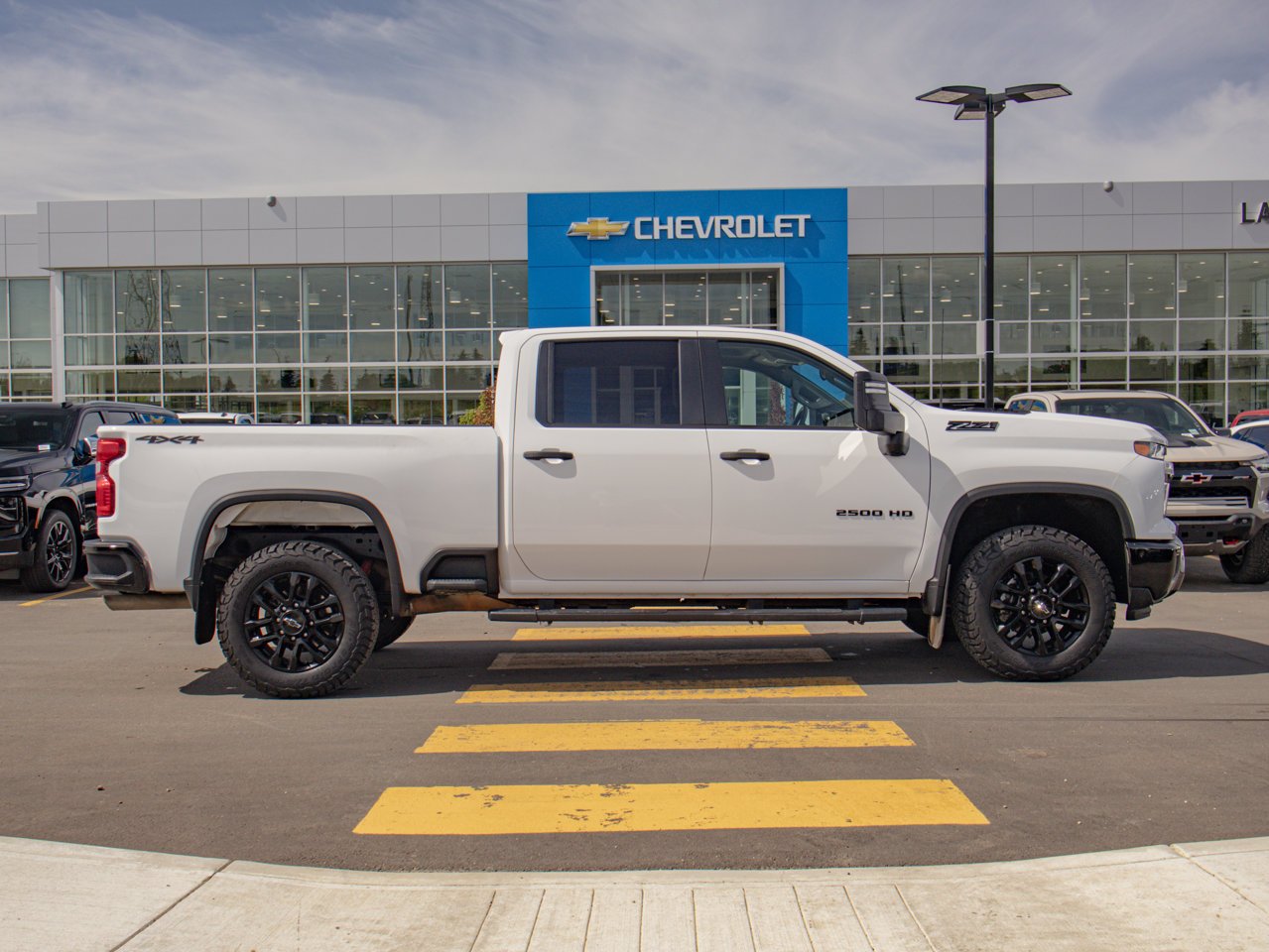 2025 Chevrolet Silverado 2500HD 4WD Crew Cab 159 Custom White Sherwood Park - photo #11