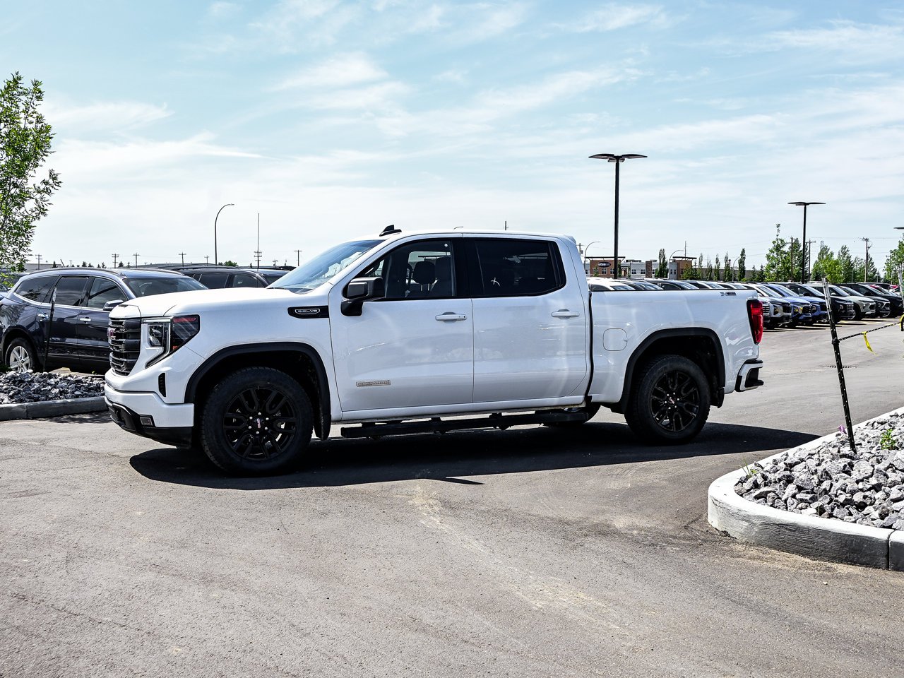 2025 GMC Sierra 1500 4WD Crew Cab 147 Elevation White Sherwood Park - photo #9