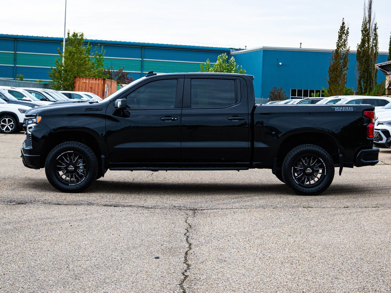 2024 Chevrolet Silverado 1500 4WD Crew Cab 147 LT Trail Boss Black Sherwood Park - photo #9