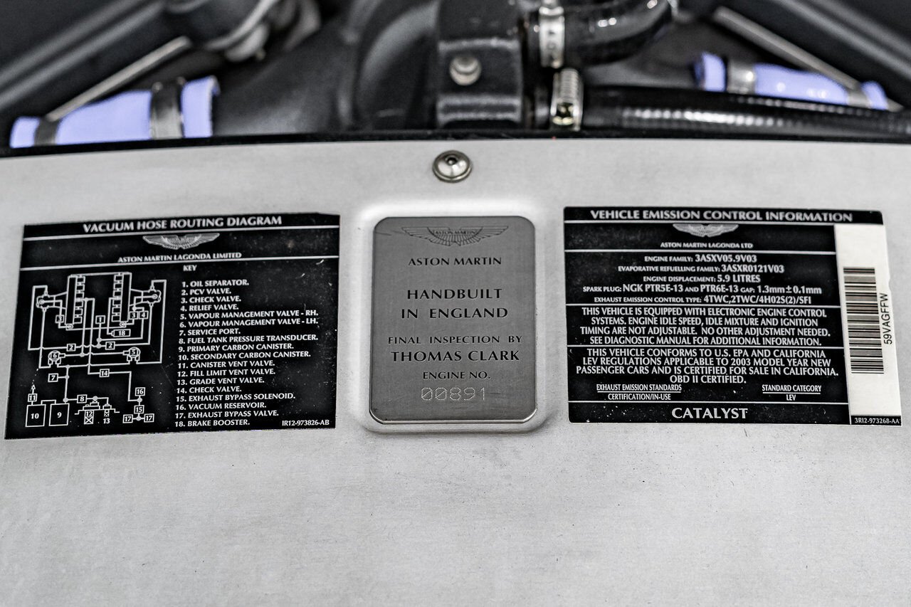 Aston Martin Vanquish PRIX EN USD | ORIGINAL MSRP OF $225,000 USD - FACTORY UPGRADE TO VANQUISH S TRANSMISSION 2003 Gris Montréal - photo #87