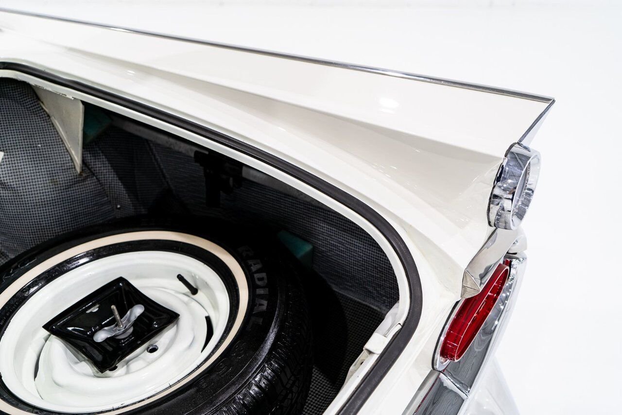 Pontiac PARISIENNE **PRIX EN USD** Fully restored with 261cu.in. and GM built sheet 1959 Blanc Montréal - photo #91