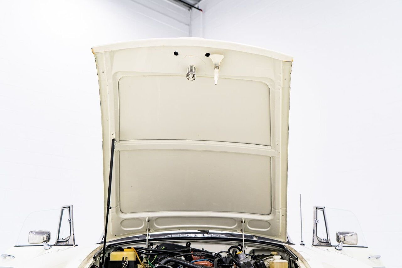 1979 MG B Beautifully presented from former complete restoration White Montreal - photo #90