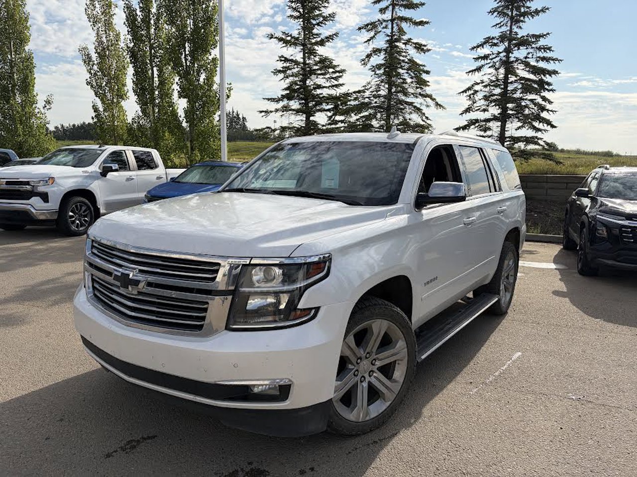 2019 Chevrolet Tahoe 4WD 4dr Premier White Sherwood Park - photo #2