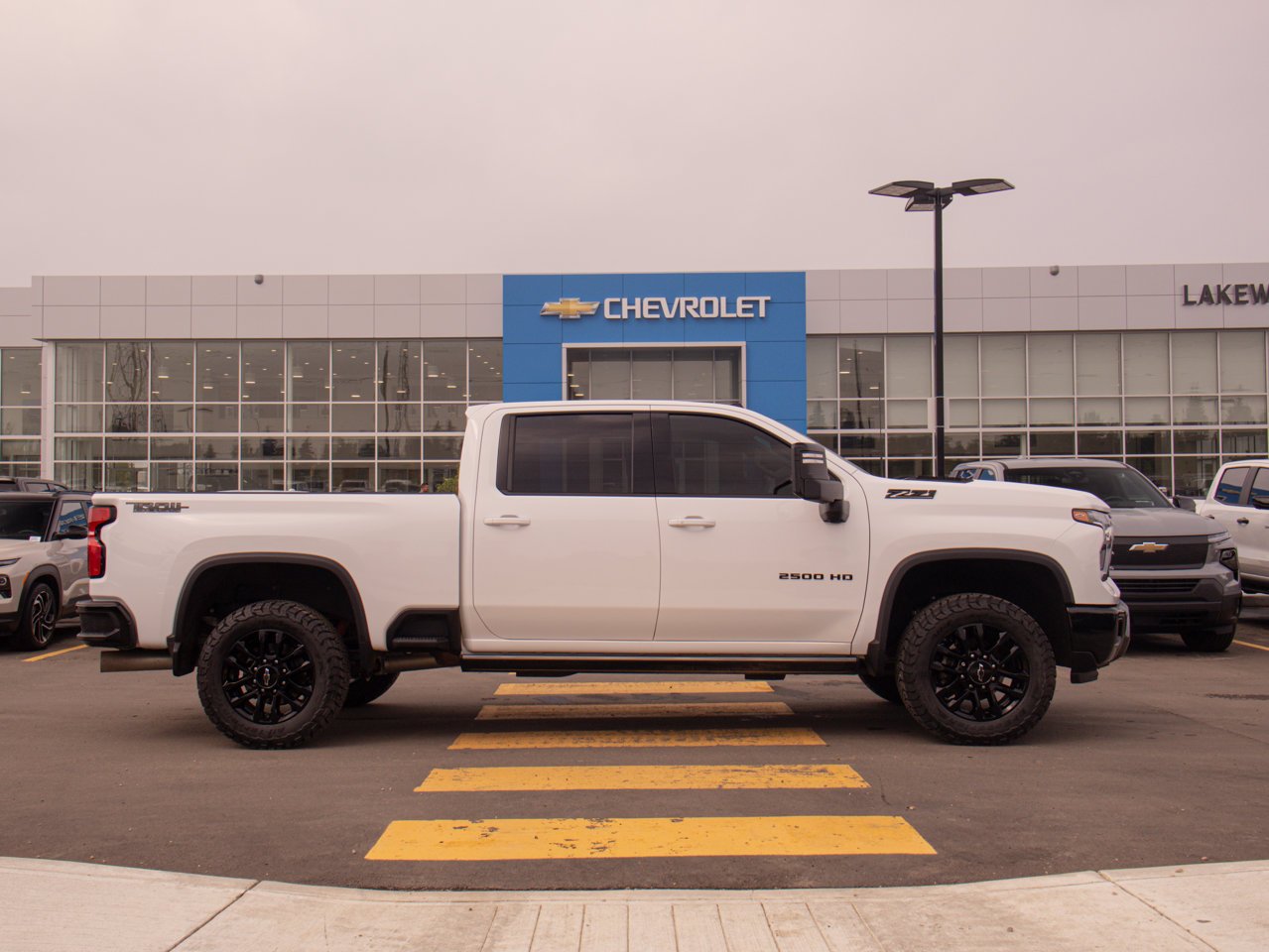 2025 Chevrolet Silverado 2500HD 4WD Crew Cab 159 LTZ White Sherwood Park - photo #13