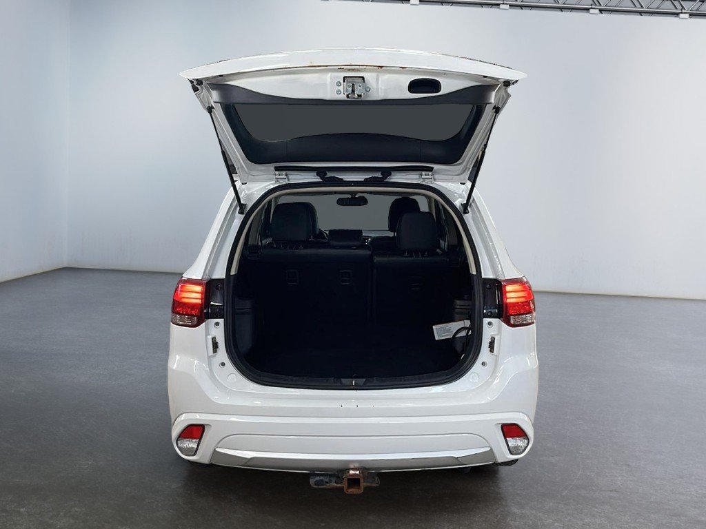 2018 Mitsubishi Outlander Plug-In Hybrid White Amos - photo #21