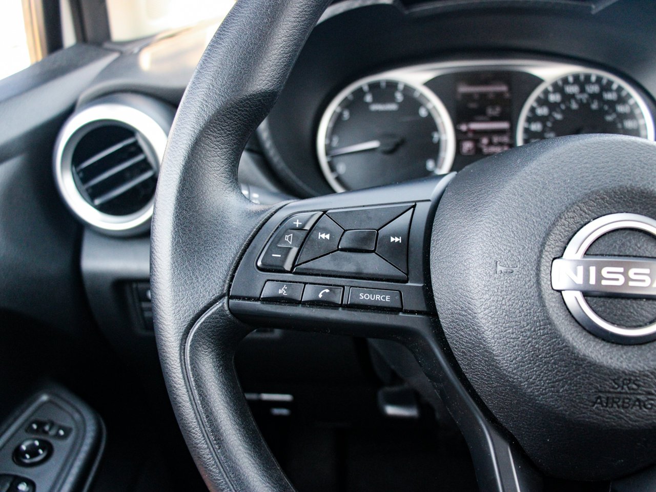 2025 Nissan Versa S CVT White Sherwood Park - photo #18