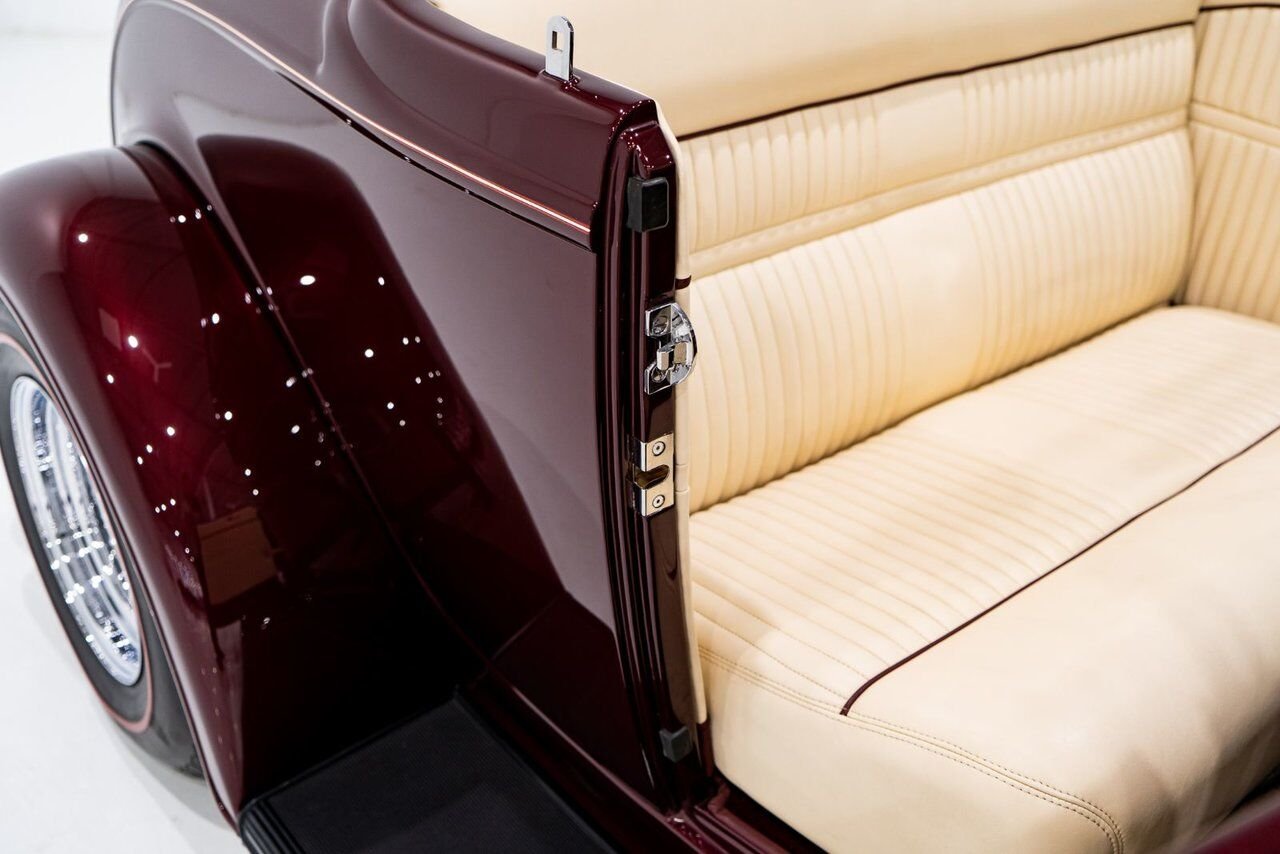 1932 Ford Highboy Lobeck creation spectacular presentation **PRICE IN USD** Red Montreal - photo #60