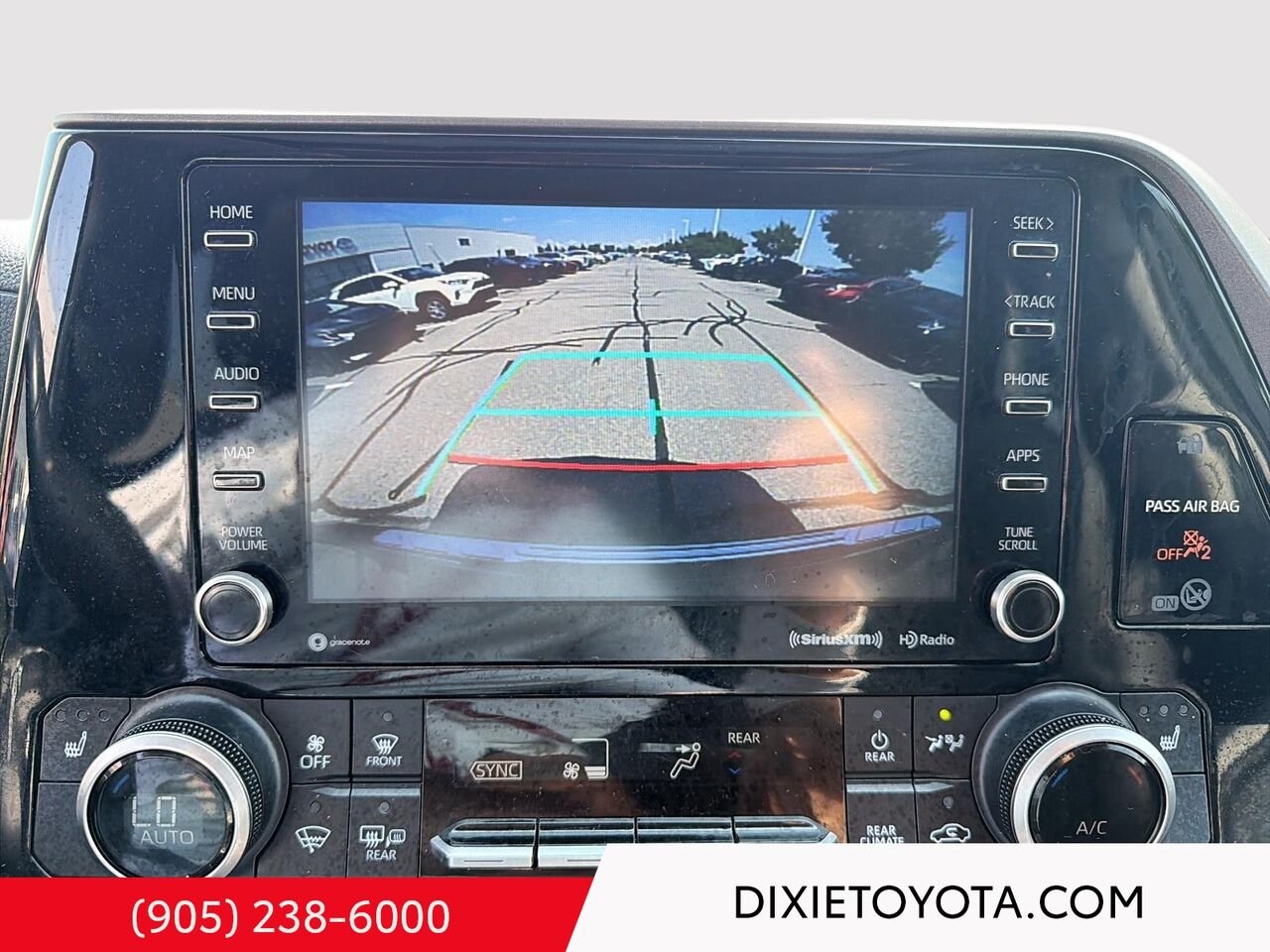 2020 Toyota Highlander XLE AWD / CLEAN CARFAX / HEATED SEATS / MOONROOF / ALLOY WHEELS / Mississauga - photo #15