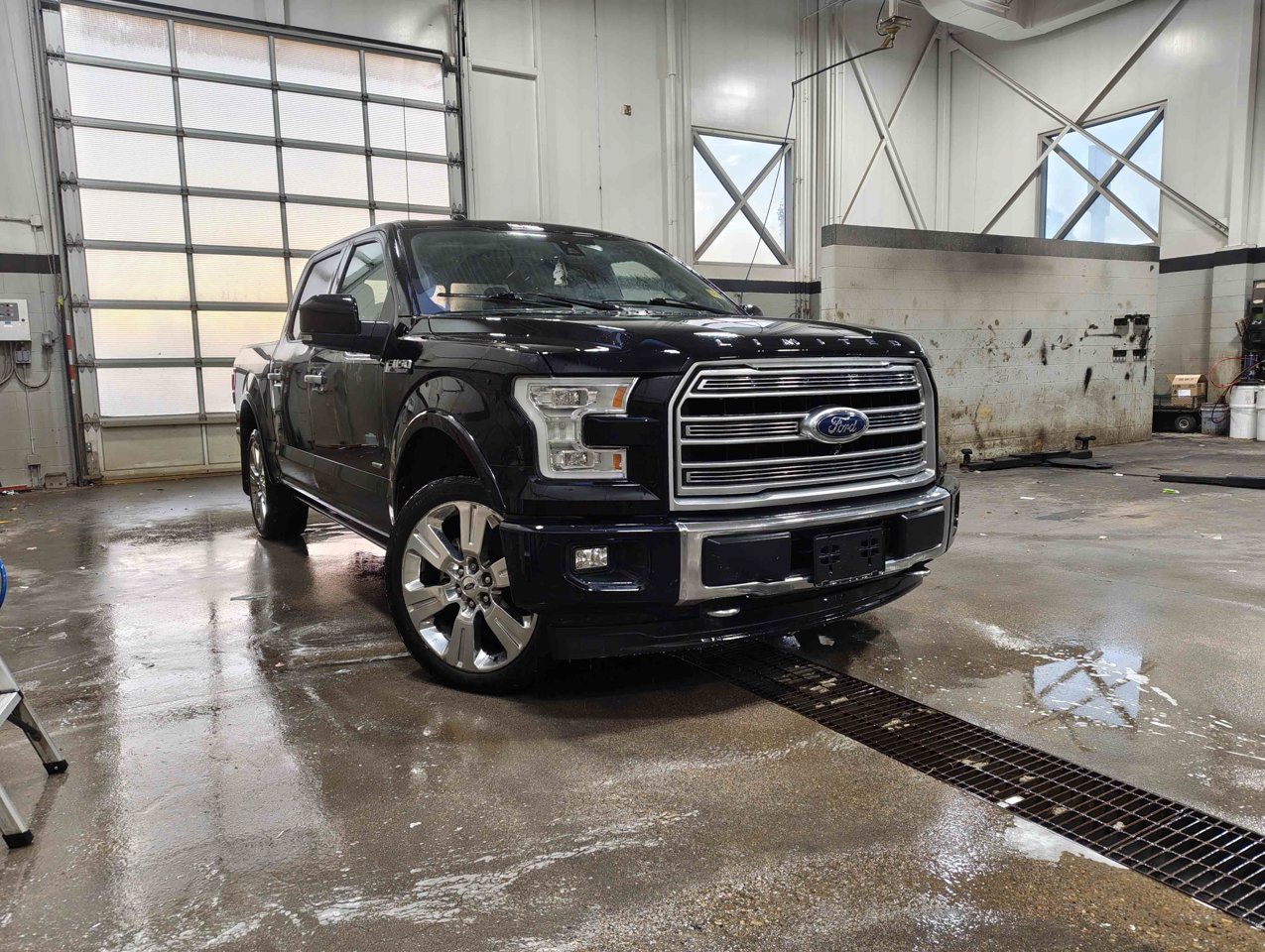 2017 Ford F-150 4WD SuperCrew 145 Limited Black Sherwood Park - photo #1