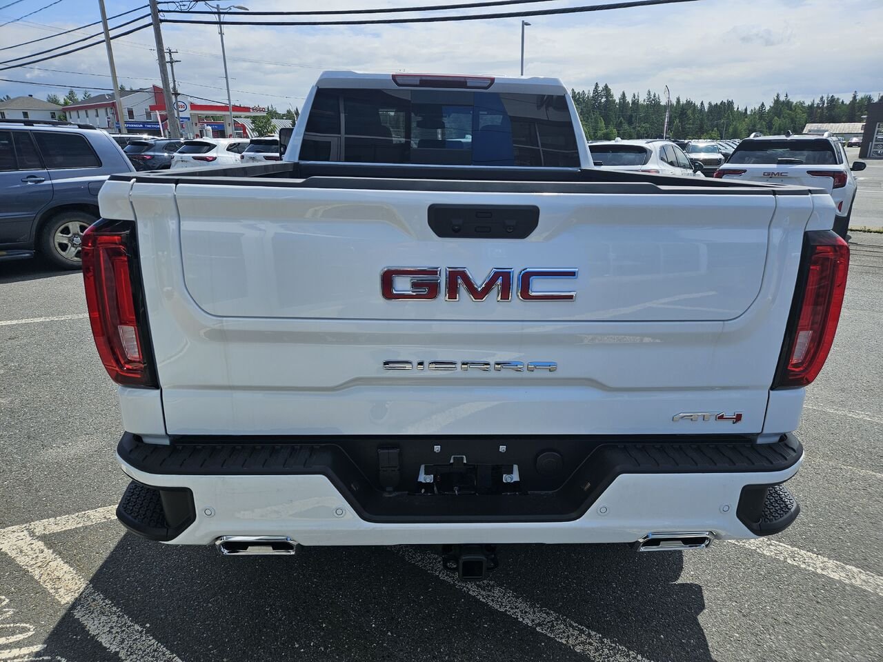 2026 GMC Sierra 1500 AT4 cabine multiplace 4RM 157 po Summit White Thetford Mines - photo #7