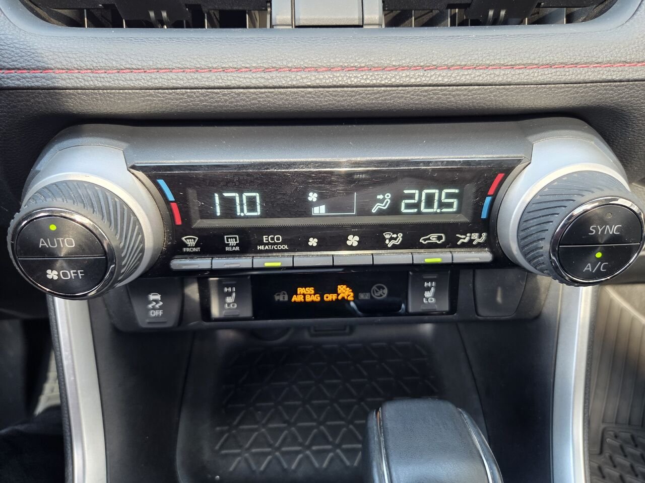2024 Toyota RAV4 PRIME Black Mont-Laurier - photo #18