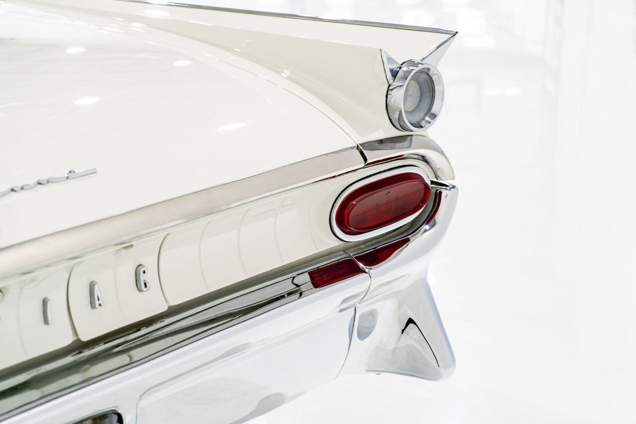 Pontiac PARISIENNE **PRIX EN USD** Fully restored with 261cu.in. and GM built sheet 1959 Blanc Montréal - photo #40