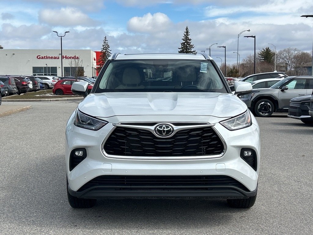 2023 Toyota Highlander White Gatineau - photo #1