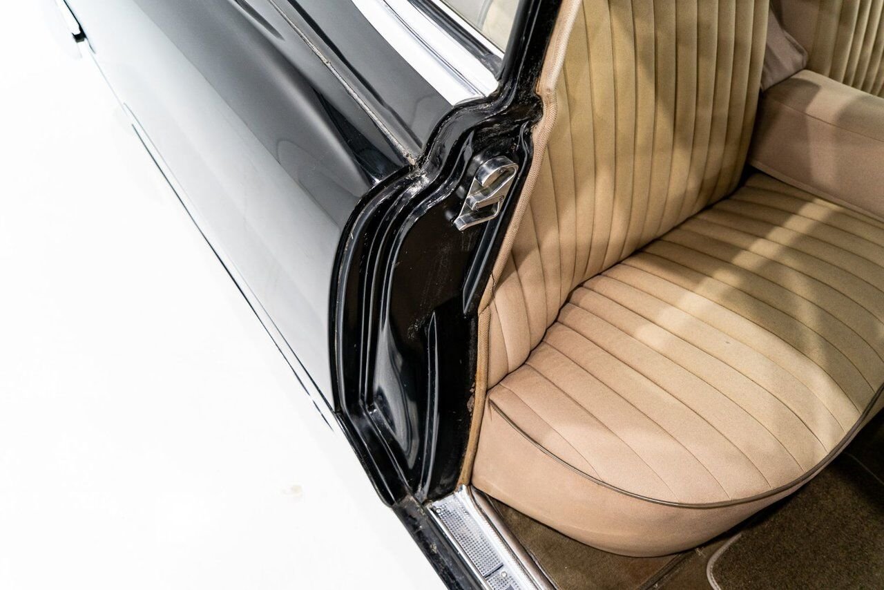 Cadillac Fleetwood Unrestored factory black paint **PRICE IN USD** 1951 Noir Montréal - photo #73