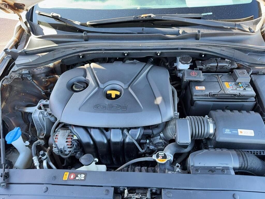 Hyundai Elantra GT NIV KMHH35LE4JU042398 2018 Blanc Chicoutimi - photo #7