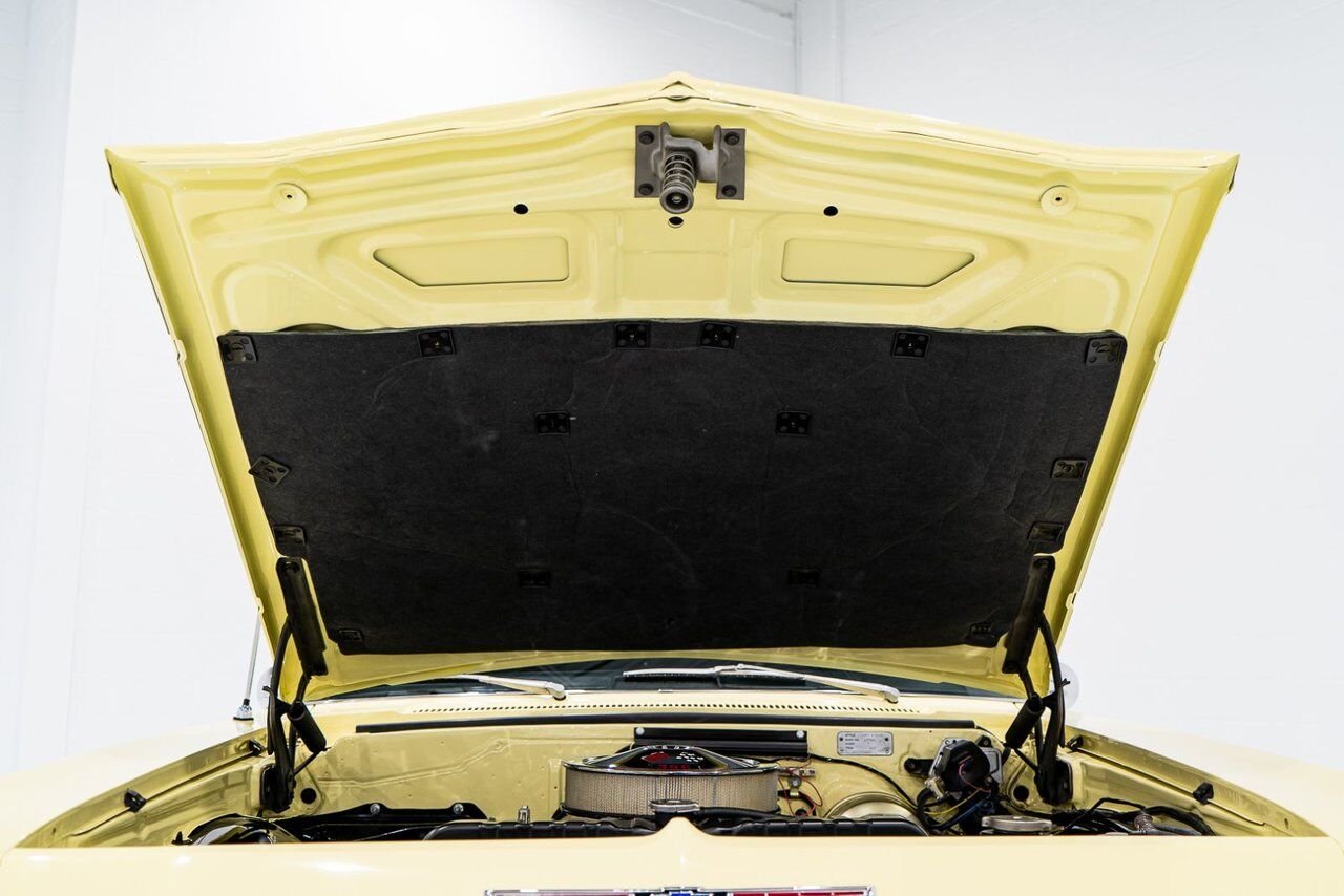 1965 Chevrolet Impala SS *PRIX EN USD* 396/325HP 4spd frame off restoration Yellow Montreal - photo #40