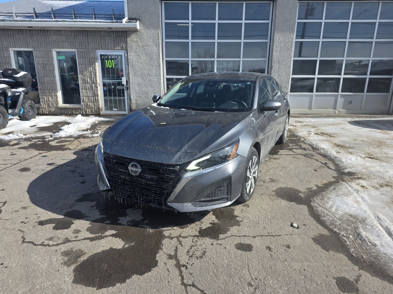 2023 Nissan Altima Black  - photo #0