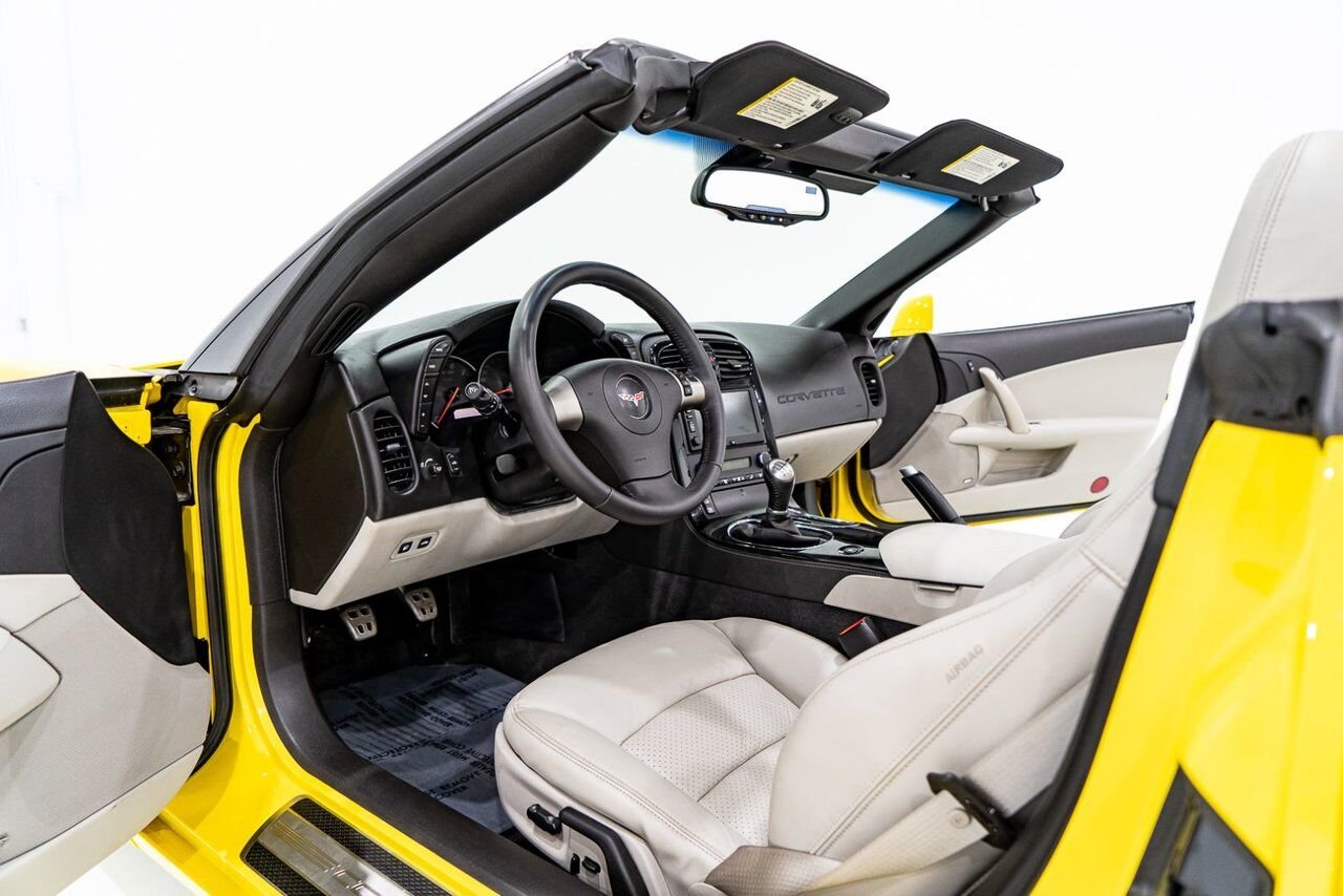 2008 Chevrolet Corvette PRIX EN USD | With Only 900km (563mi) From New With Window Sticker Yellow Montreal - photo #6