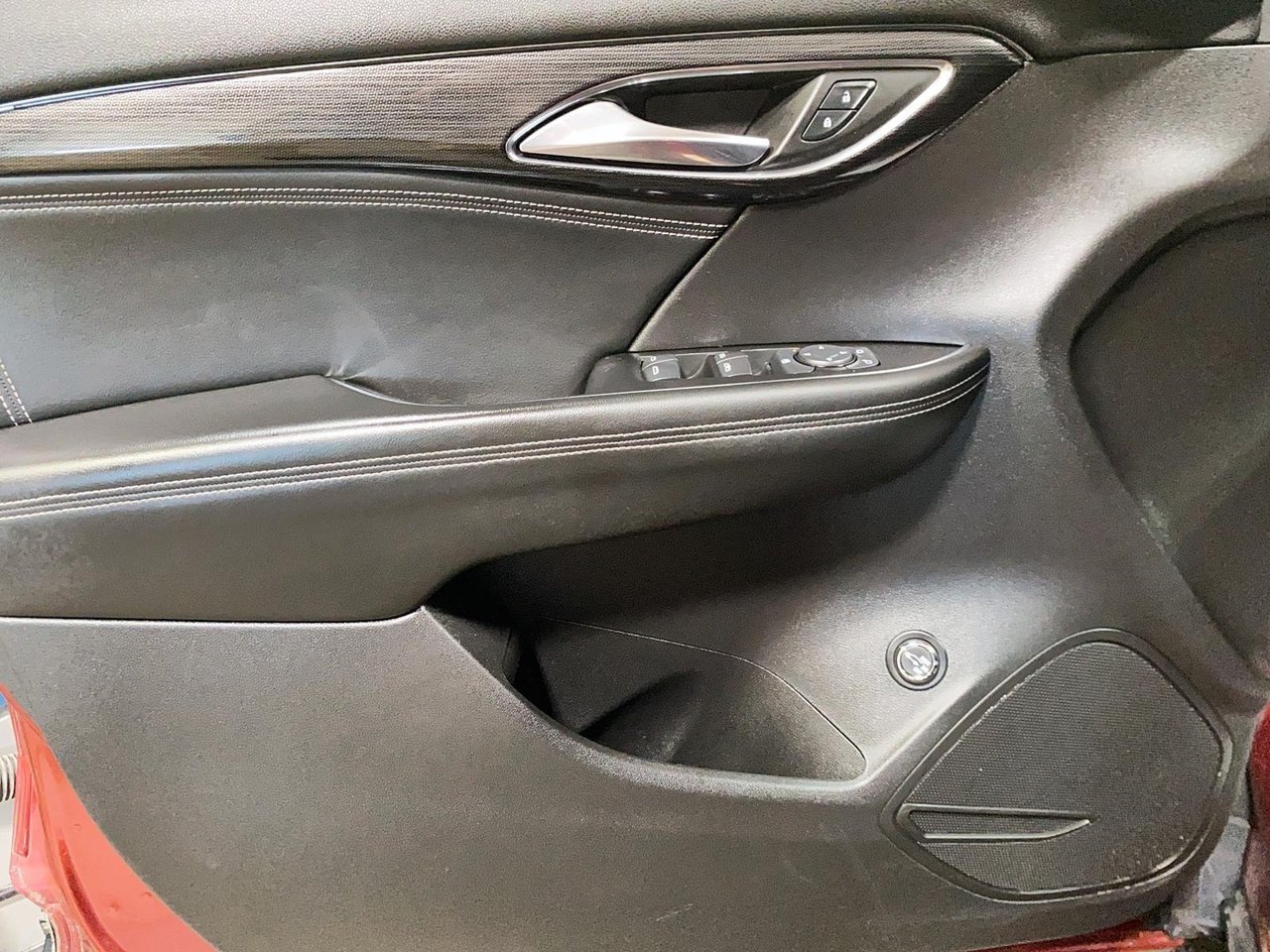 2023 Buick Envision VIN LRBFZMR46PD016377 Red Baie-Comeau - photo #8