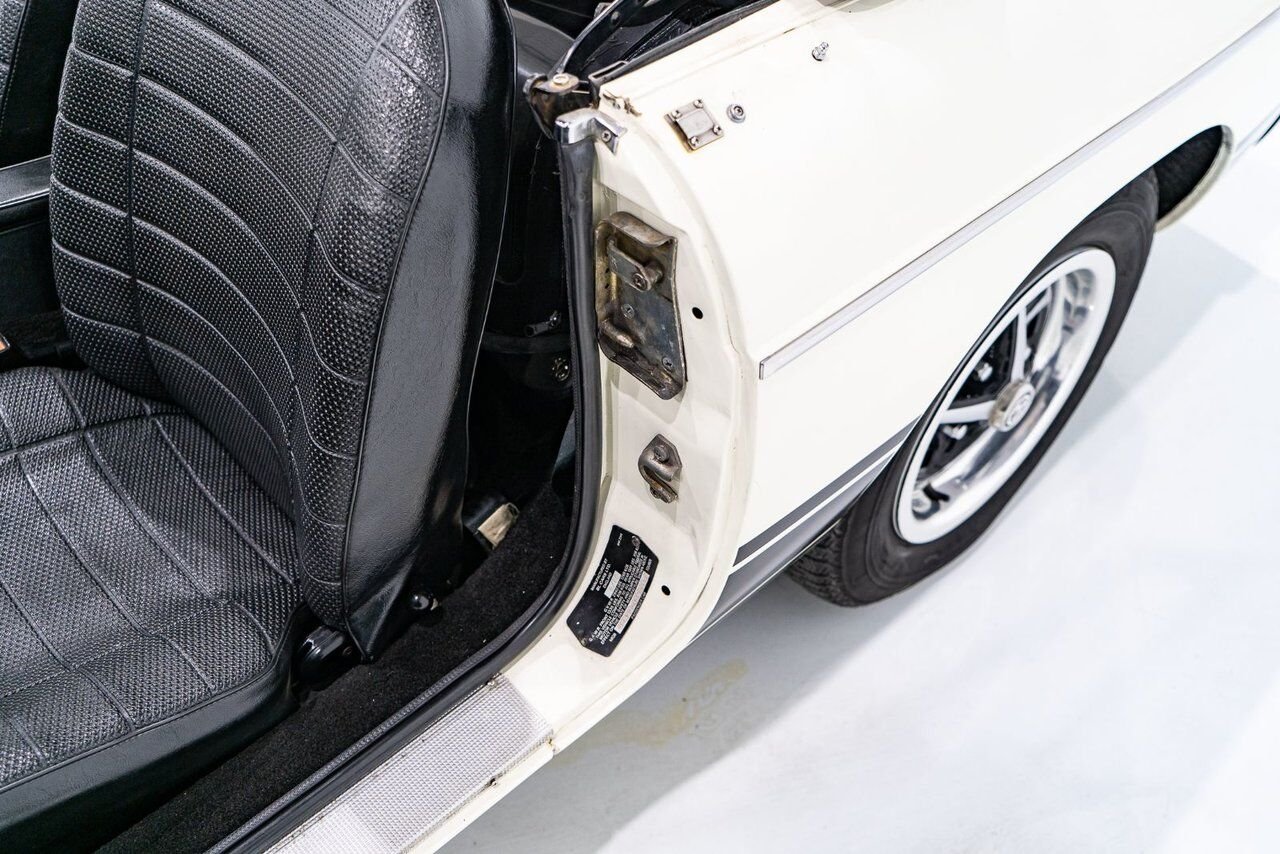 1979 MG B Beautifully presented from former complete restoration White Montreal - photo #76