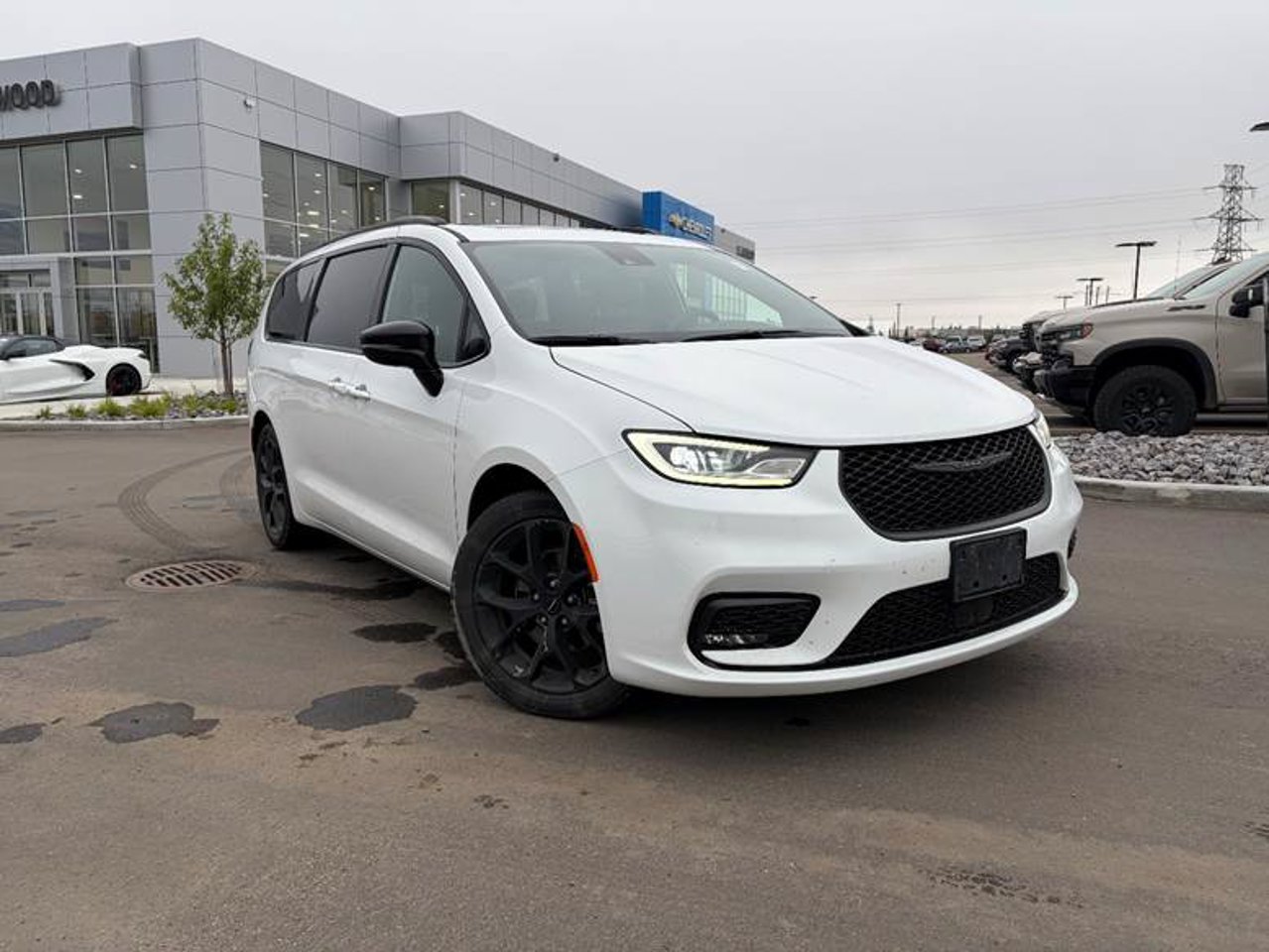2025 Chrysler Pacifica Limited FWD White Sherwood Park - photo #1