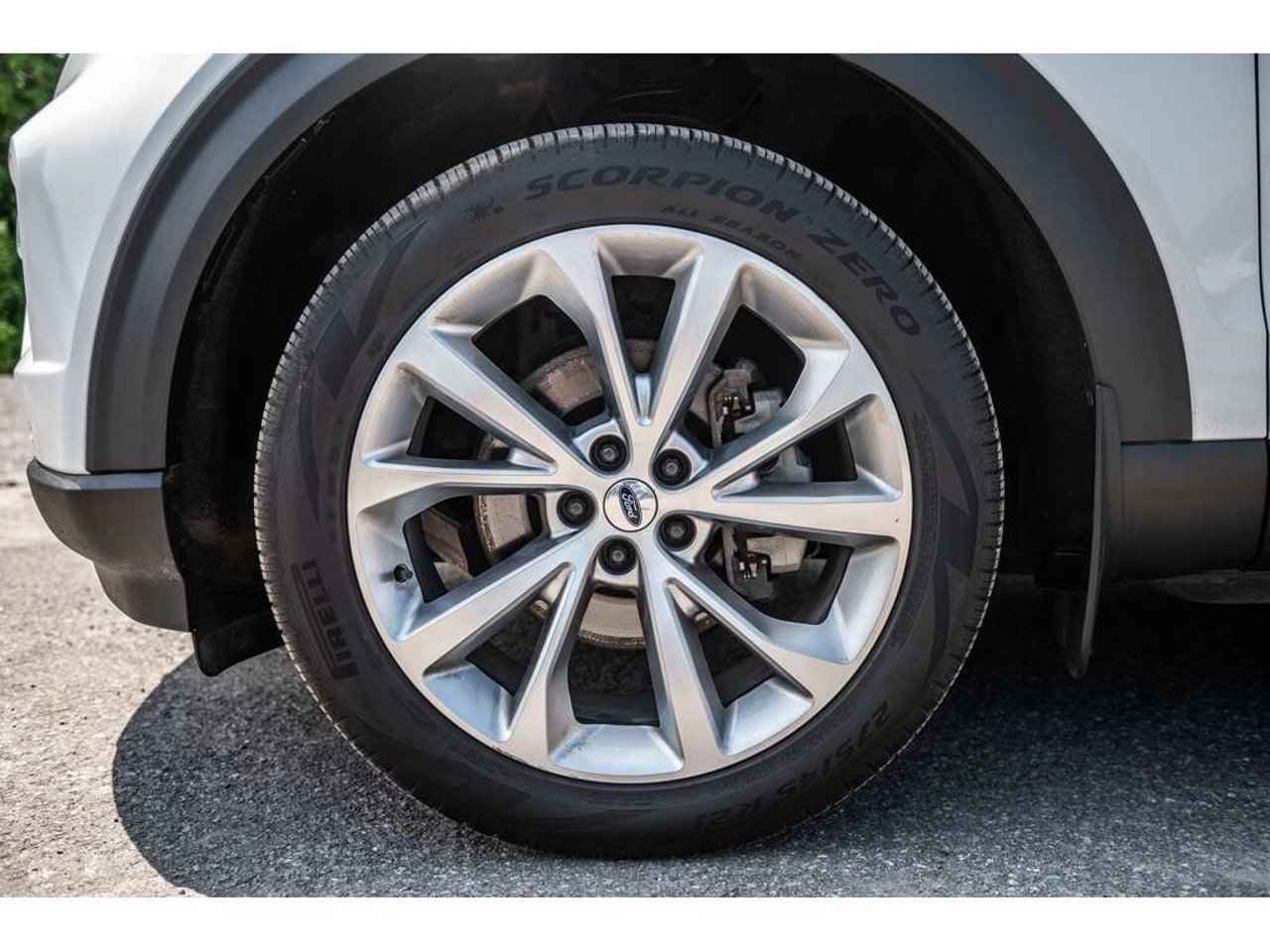2023 Ford Explorer White Sainte-Julienne - photo #16