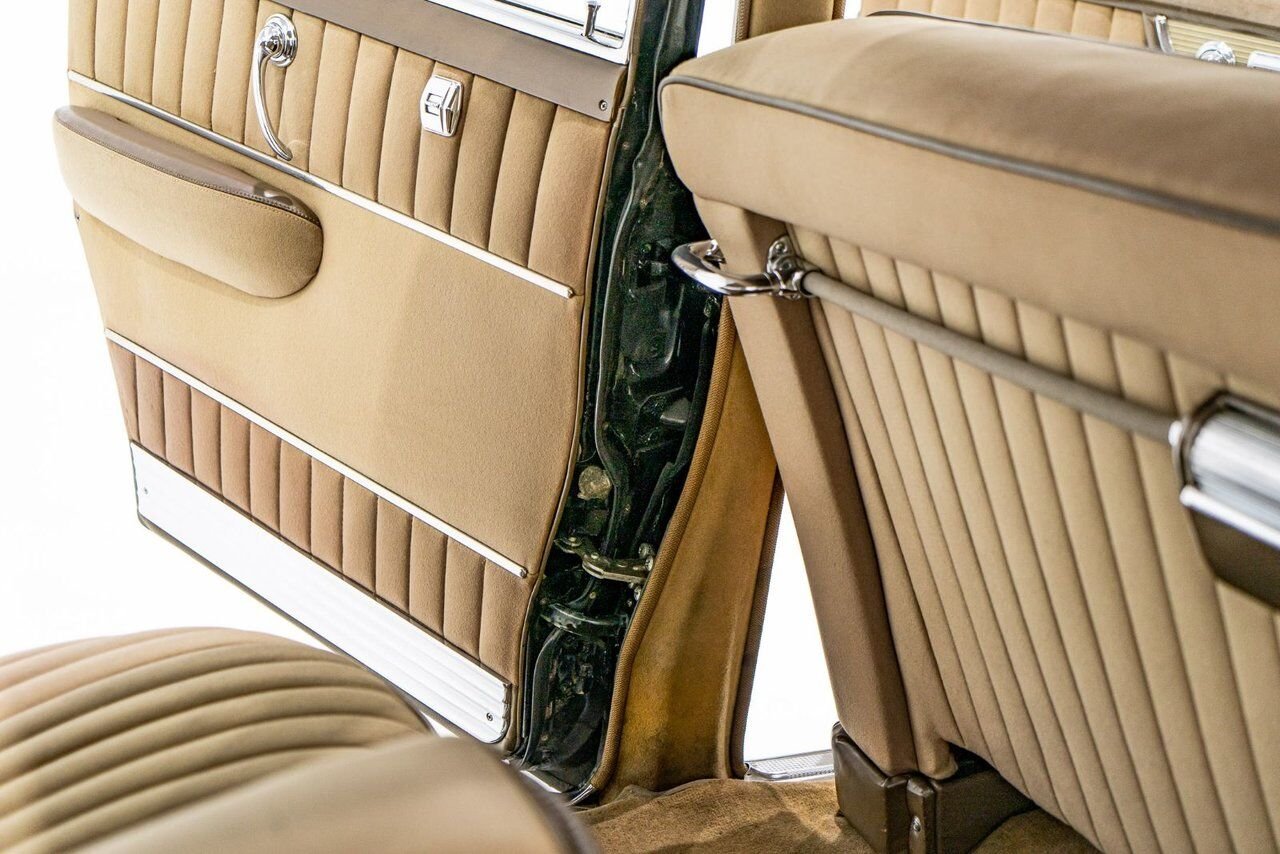 Cadillac Fleetwood Unrestored factory black paint **PRICE IN USD** 1951 Noir Montréal - photo #71