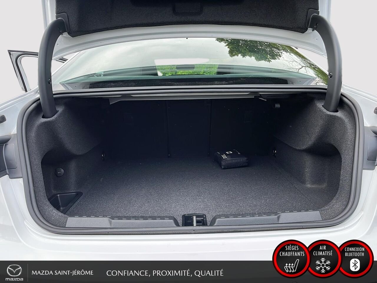 Audi A3 berline Technik 40 TFSI quattro | TOIT OUVRANT | MAGS NOIR | 2025 Blanc Saint-Jérôme - photo #23