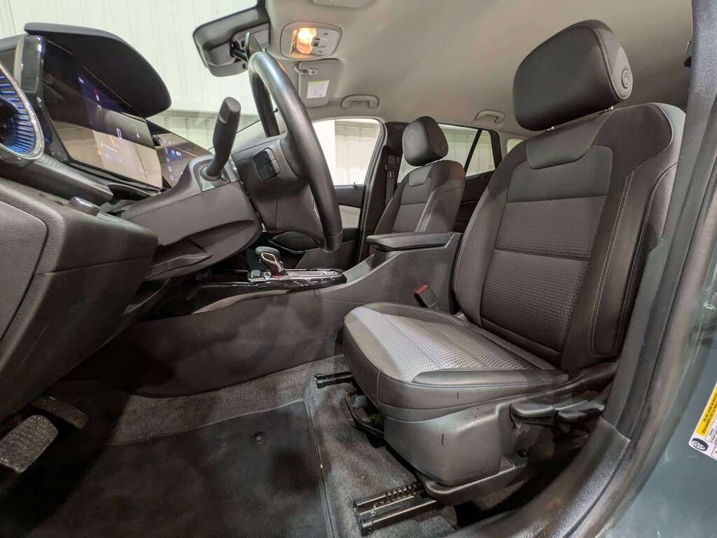 2025 Chevrolet Trax FWD 4dr LT Grey Val-David - photo #1