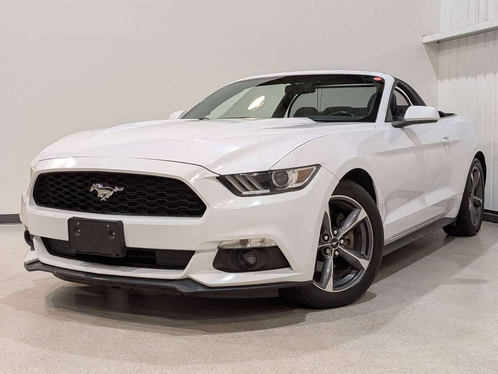 2015 Ford Mustang 2dr Conv V6 White Val-David - photo #0