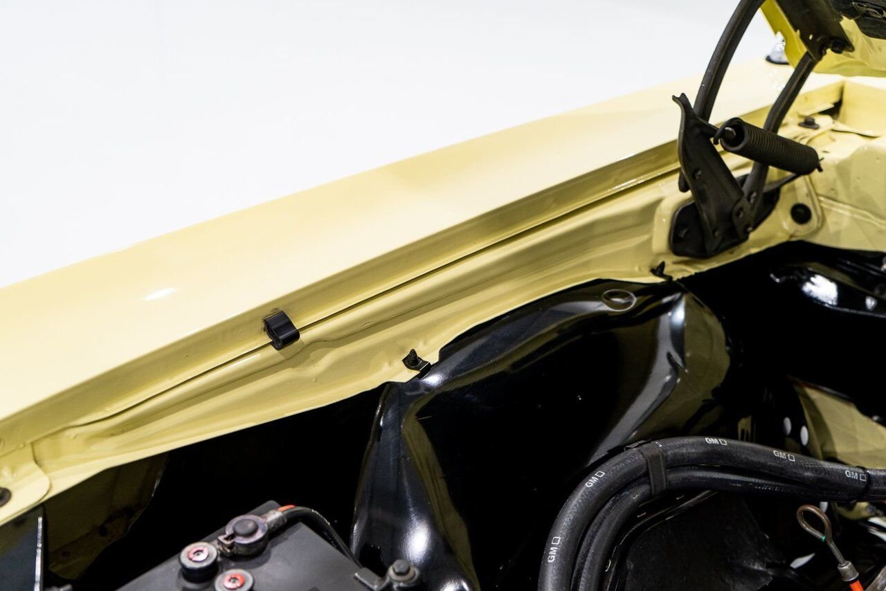 1965 Chevrolet Impala SS *PRIX EN USD* 396/325HP 4spd frame off restoration Yellow Montreal - photo #39