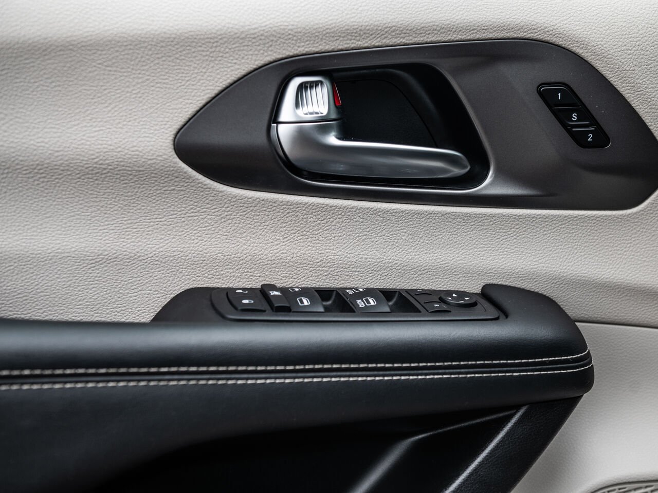2023 Chrysler Pacifica Hybrid Blue Sainte-Julienne - photo #13