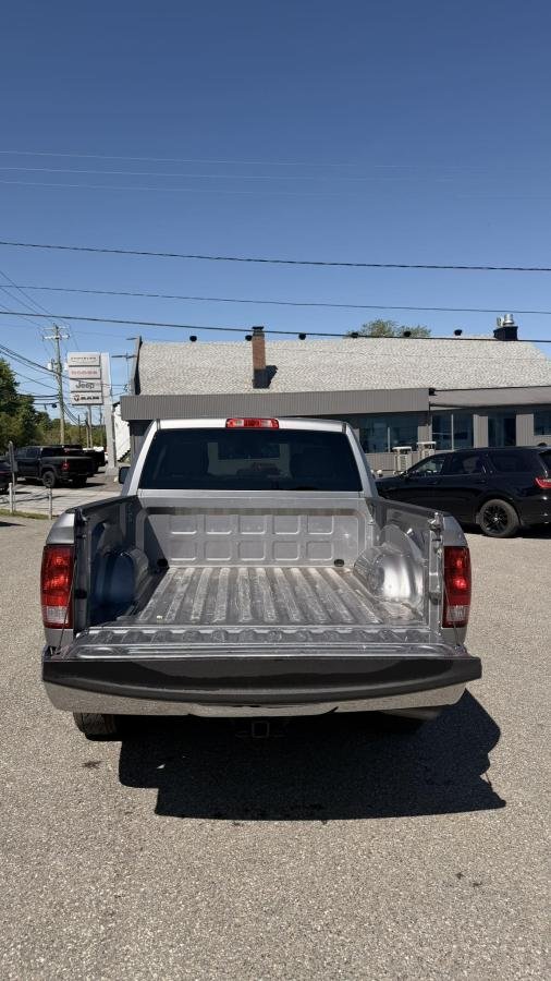 RAM 1500 Classic 2023 Gris Lac Mégantic - photo #7