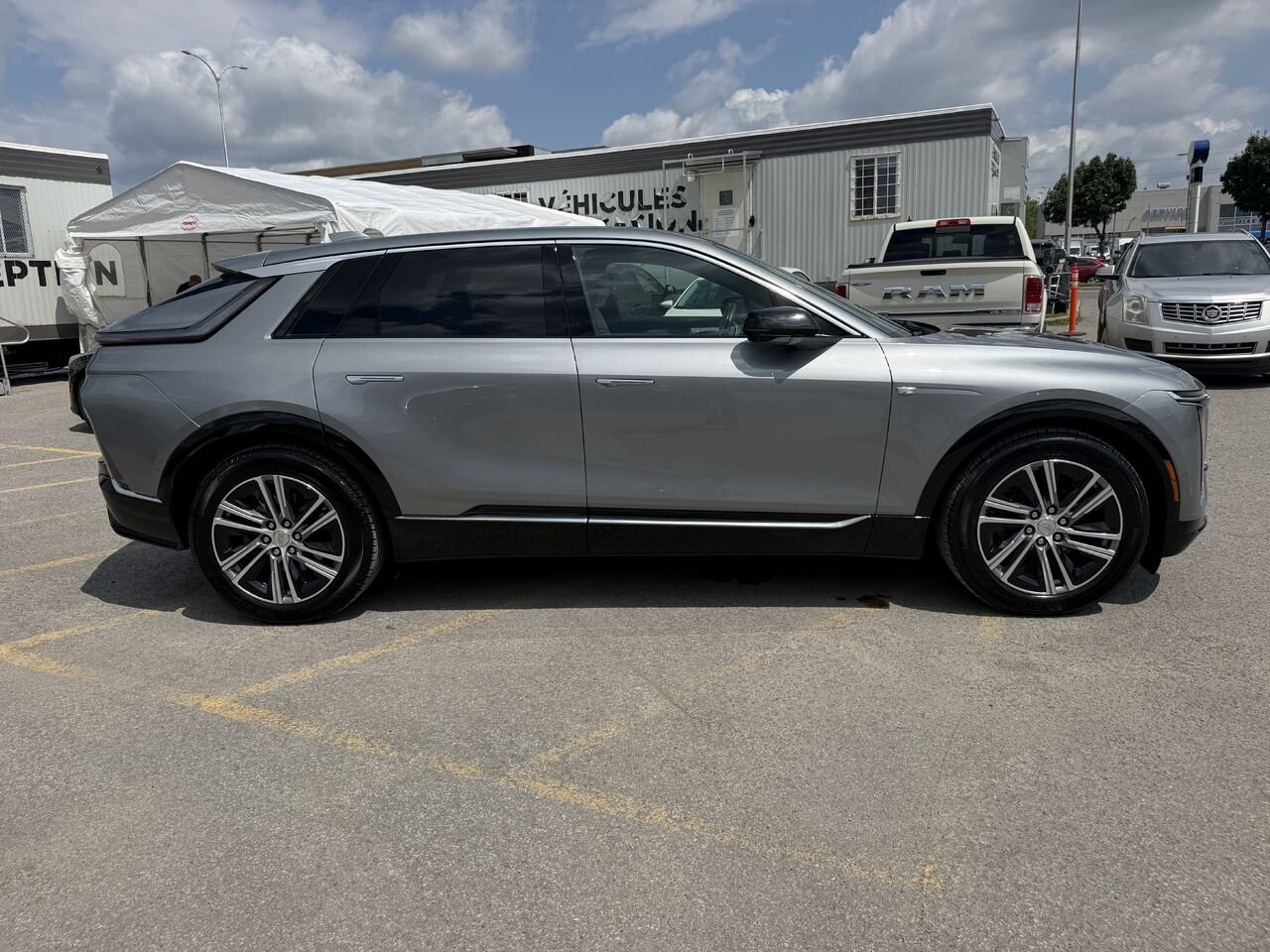 2024 Cadillac LYRIQ LUXURY AWD FINANCEMENT À PARTIR DE 0.99% Silver Laval - photo #8