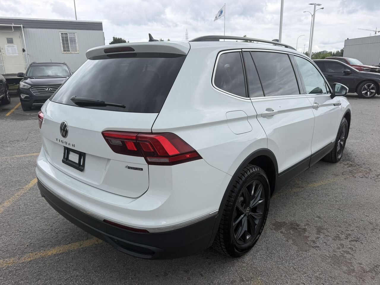 Volkswagen Tiguan Comfortline 4MOTION 2024 Blanc Laval - photo #10