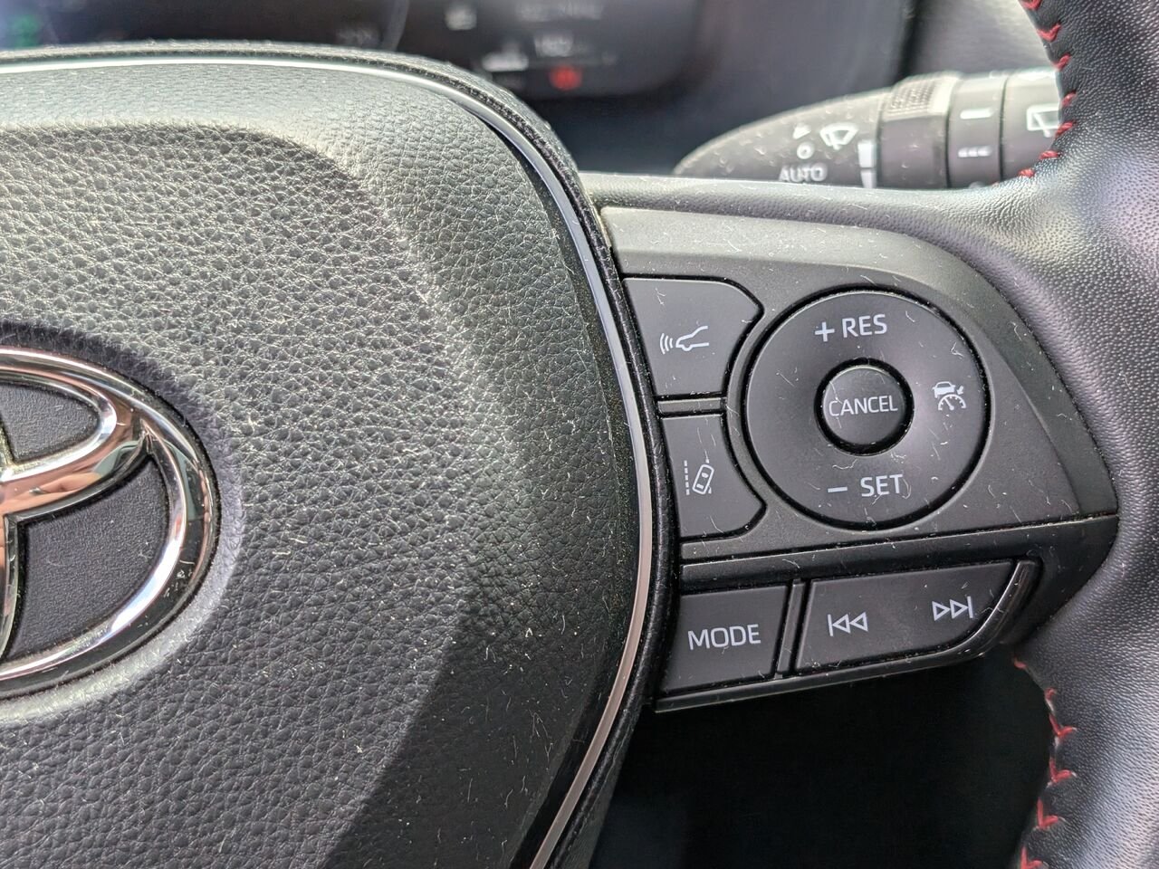 Toyota RAV4 Prime XSE PRIME-HYBRIDE BRANCHABLE/SIÈGES CHAUFFANTS/TOIT OUVRANT/VOLANT CHAUFFANT/AC BIZONE 2023 Blanc Sherbrooke - photo #15