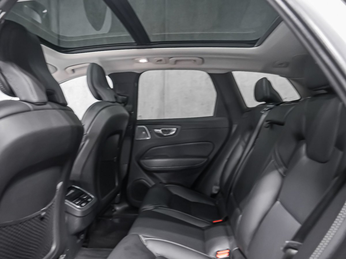 Volvo XC60 Ultimate Dark Theme 2023 Montréal - photo #12