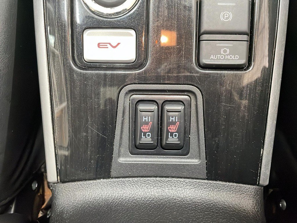 2018 Mitsubishi Outlander Plug-In Hybrid White Amos - photo #17