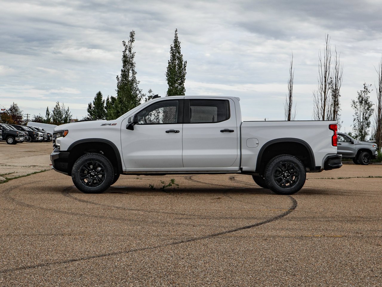 2022 Chevrolet Silverado 1500 4WD Crew Cab 147 ZR2 White Sherwood Park - photo #4