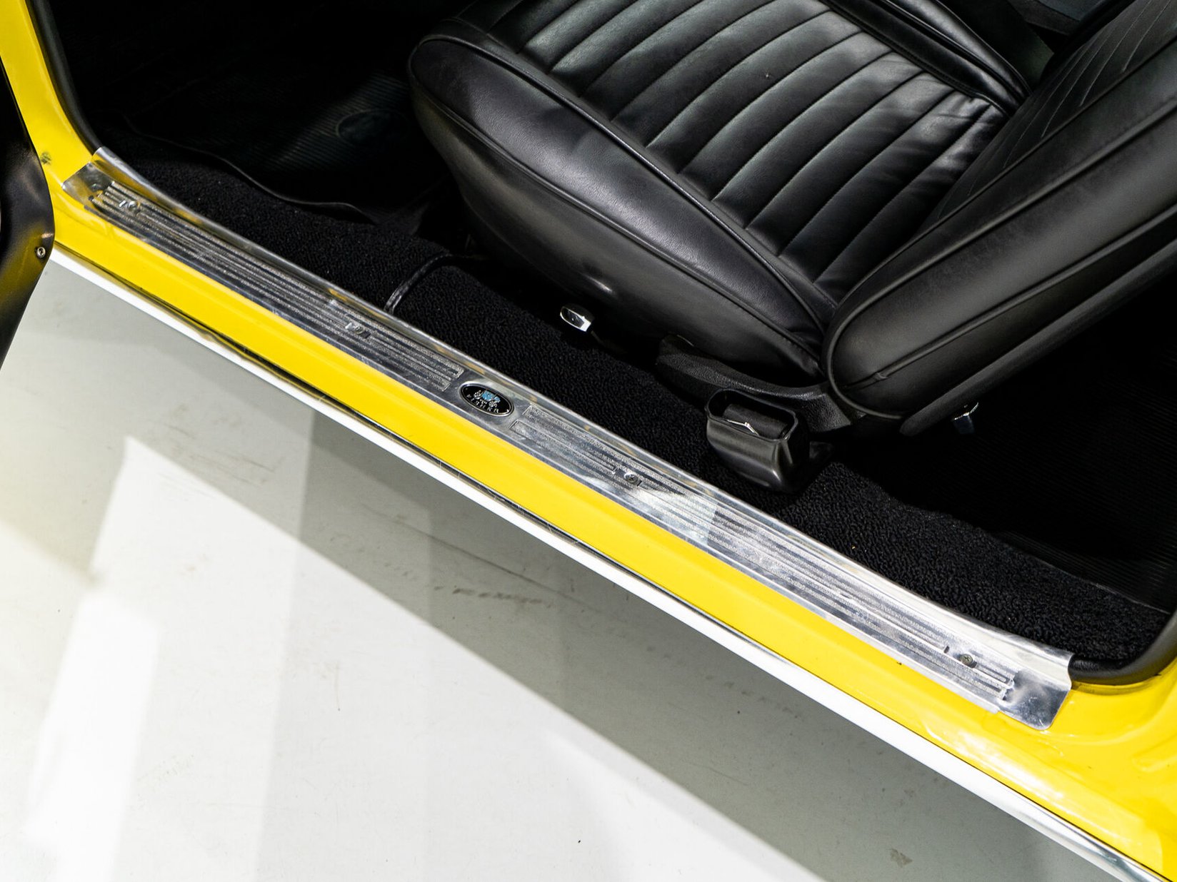 1969 Chevrolet Camaro SS **PRIX EN USD** With factory A/C Yellow Montreal - photo #57