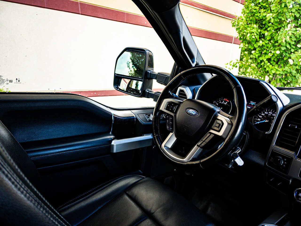 2022 Ford Super Duty F-350 SRW LARIAT 4WD Crew Cab 6.75' Box Black Sherwood Park - photo #31