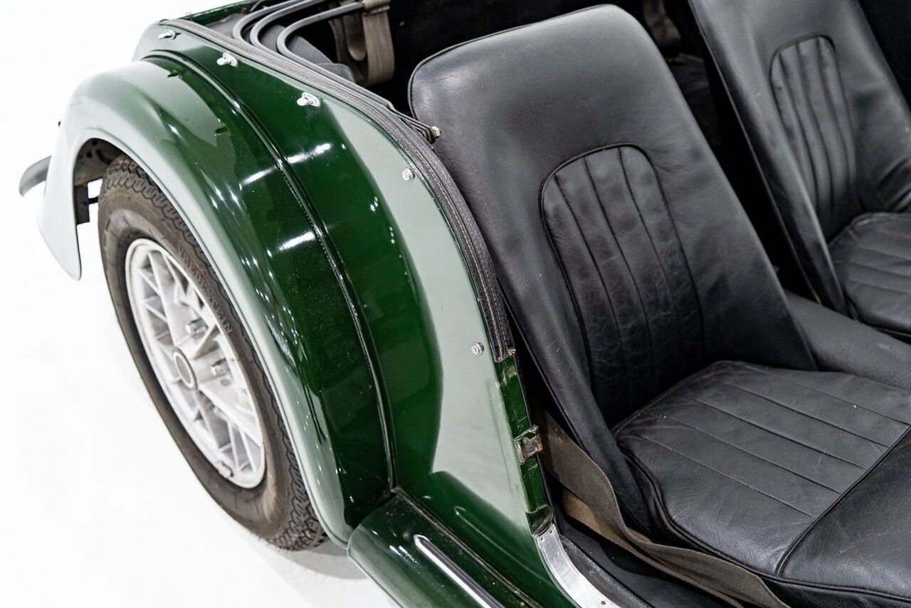 1970 Morgan Plus 8 Unrestored with only 7137km (4435miles) | PRIX EN USD Green Montreal - photo #81