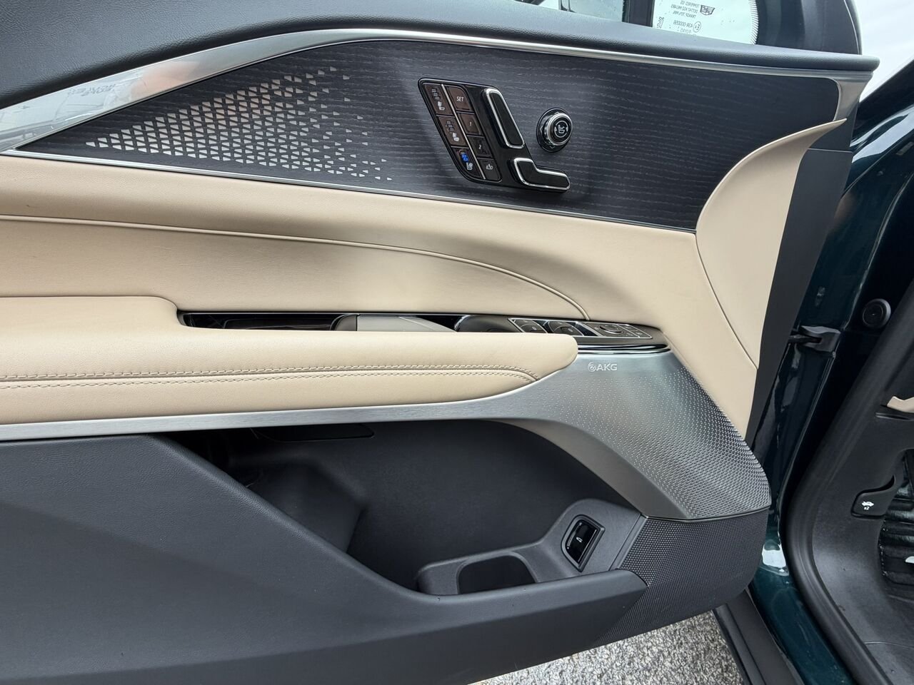 Cadillac LYRIQ SPORT AWD NIVEAU 3 NAPPA FINANCEMENTÀ PARTIR 0.99% 2024 Vert Laval - photo #23